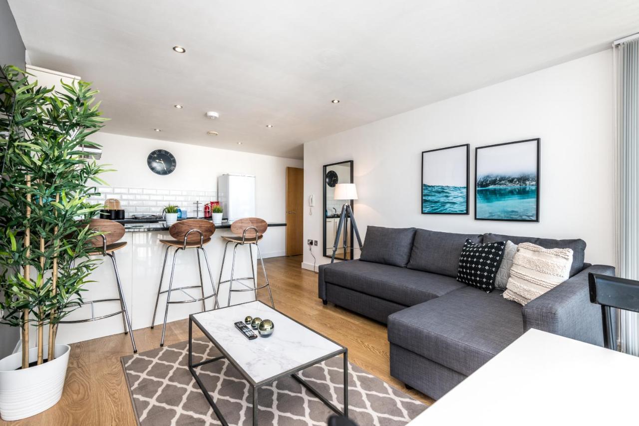 Stylish Penthouse Apt With Roof Garden Liverpool